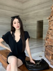 Real shot of summer hot girl pure lust style V-neck lace vest layered with loose sleeveless off-shoulder T-shirt two-piece top