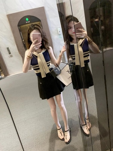 Fish Rabbit's Rabbit Navy Collar Striped Knitted Vest Women's 2024 Summer New Outerwear Short Sleeveless Top