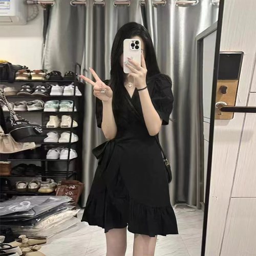 French puff sleeve dress for women summer 2024 new style small high-end slimming ruffled little black skirt