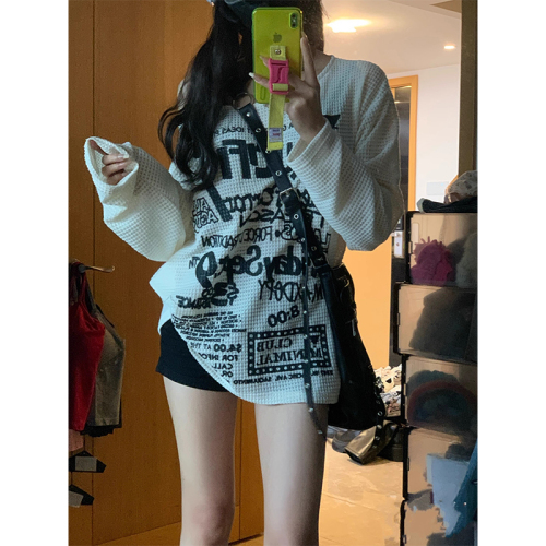 Sweet and spicy pure desire lazy style letter printed off-shoulder long-sleeved T-shirt spring 2024 new loose and slim top