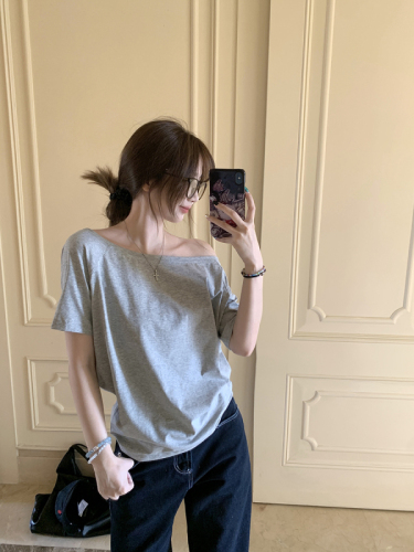 Fashionable sloping shoulder design loose solid color design T-shirt for women summer short-sleeved temperament simple off-shoulder top