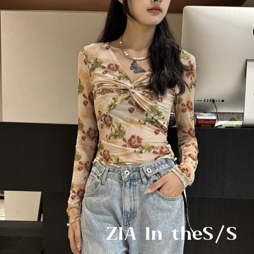 13 lines of women's clothing Summer new plaid stripe cross design V-neck T-shirt mesh slim fit short long-sleeved top