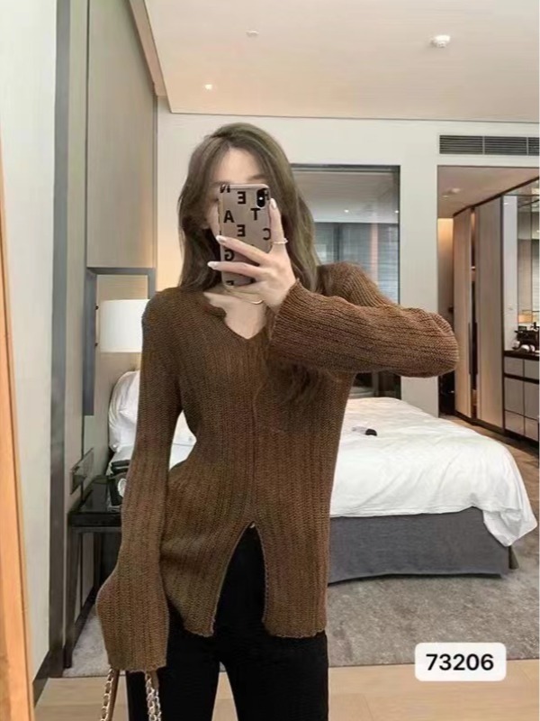 New design of autumn and winter clothing V-neck long-sleeved women's slim and elegant casual knitted top with slits at the hem