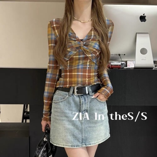 13 lines of women's clothing Summer new plaid stripe cross design V-neck T-shirt mesh slim fit short long-sleeved top