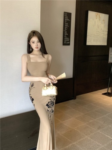 Actual shot~French style high-end mesh rose flocking design to show figure, hip-hugging suspender fishtail long skirt for women