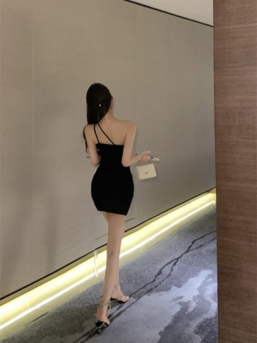 Real shot of lace spliced ​​sloping shoulder black dress for hot girls in summer, slimming and hip-hugging skirt