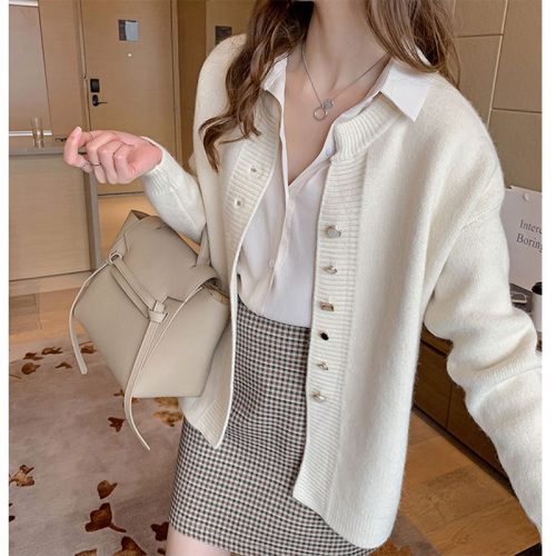 Hong Kong Style Heavy Industry Pearl Button Sweater Jacket Thickened Loose Outerwear Retro Japanese Forest Girl Style Winter Women's Top