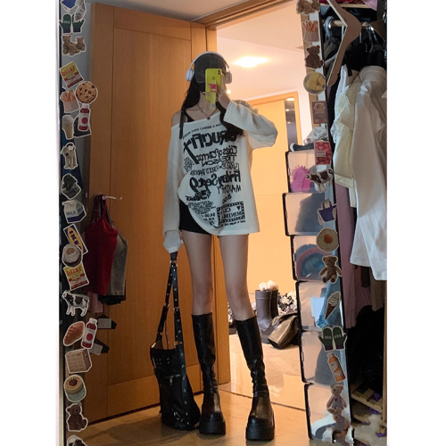 Sweet and spicy pure desire lazy style letter printed off-shoulder long-sleeved T-shirt spring 2024 new loose and slim top