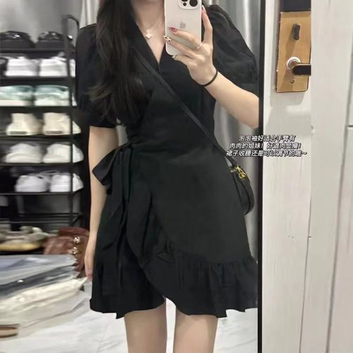 French puff sleeve dress for women summer 2024 new style small high-end slimming ruffled little black skirt