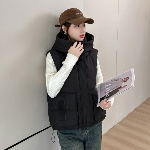 Real shot of 2024 autumn and winter short down vest, Korean version, new loose stand-up collar, versatile vest, waistcoat and vest, trendy