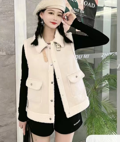 Lamb hair vest, fur coat, women's winter new fashion fur all-in-one motorcycle jacket trendy