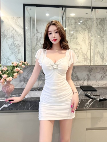 Real shot of sexy elastic mesh tight-fitting hip-hugging off-shoulder bottoming short-sleeved dress