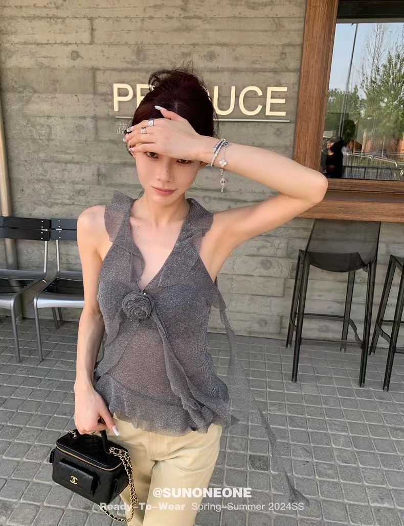 SUN11 7/6 20 o'clock extra purchase to grab the hot girl's scheming irregular slightly see-through silver vest for women
