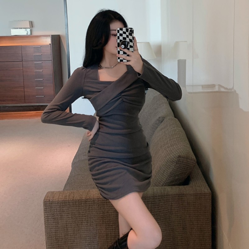 High-end black tight-fitting sexy dress 2024 autumn temperament, feminine, figure-hugging butt-hugging bottoming skirt