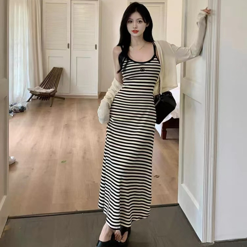 Pleasant striped A-line suspender dress for women, summer and Korean style, casual and versatile, slim waist and slimming long skirt