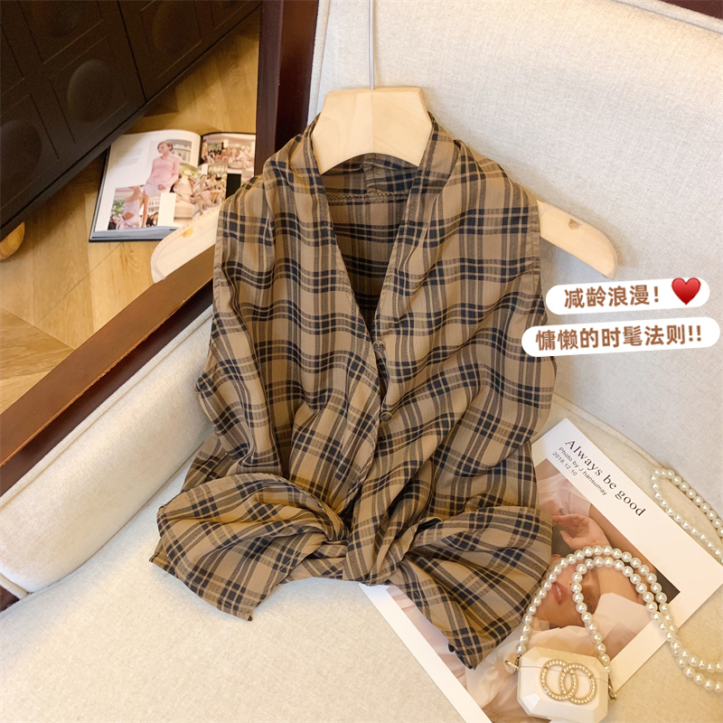 Green Holiday Hong Kong style retro plaid halter neck off-shoulder top women's design sleeveless short V-neck vest