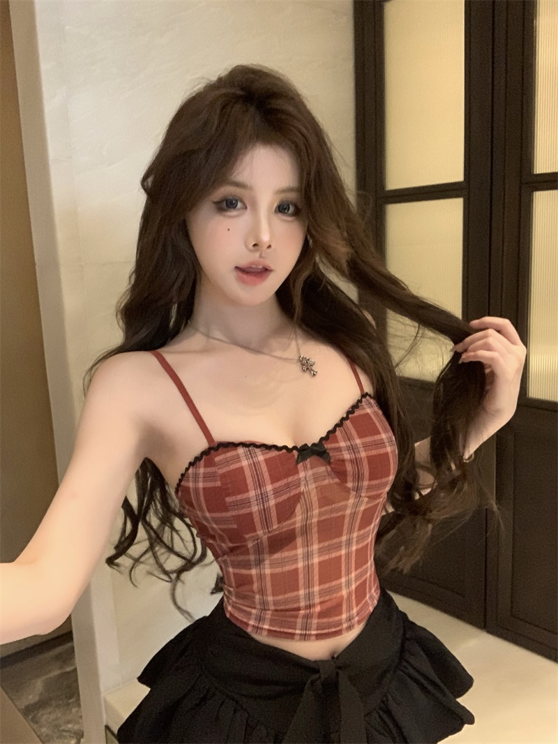 Real shot!  !  Red plaid tube top camisole with breast pads and hot girl short top