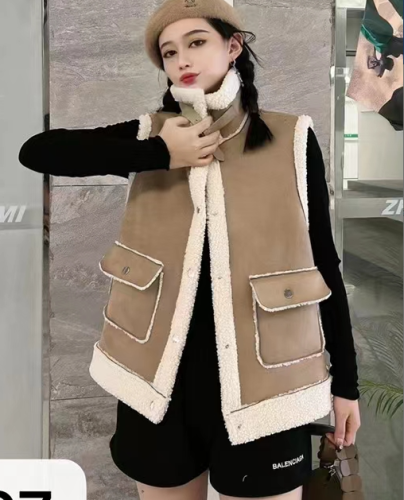 Lamb hair vest, fur coat, women's winter new fashion fur all-in-one motorcycle jacket trendy