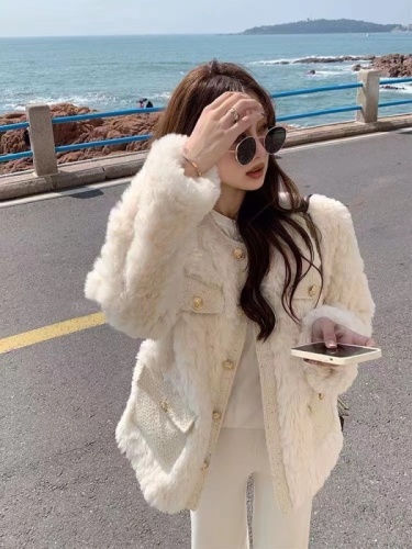 2024 autumn and winter new style small fragrant style short coat women's lamb velvet fur one-piece warm cardigan coat