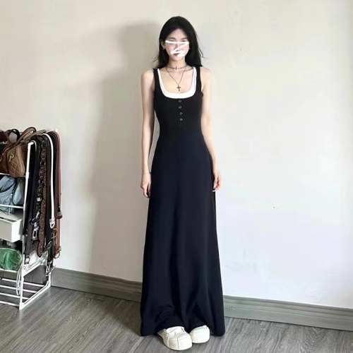 Contrast color fake two-piece black suspender dress for women 2024 summer new style small waist waist temperament long skirt