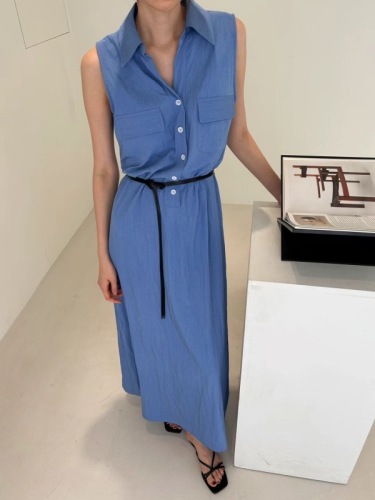 Simple single-breasted summer dress with shirt collar and belt