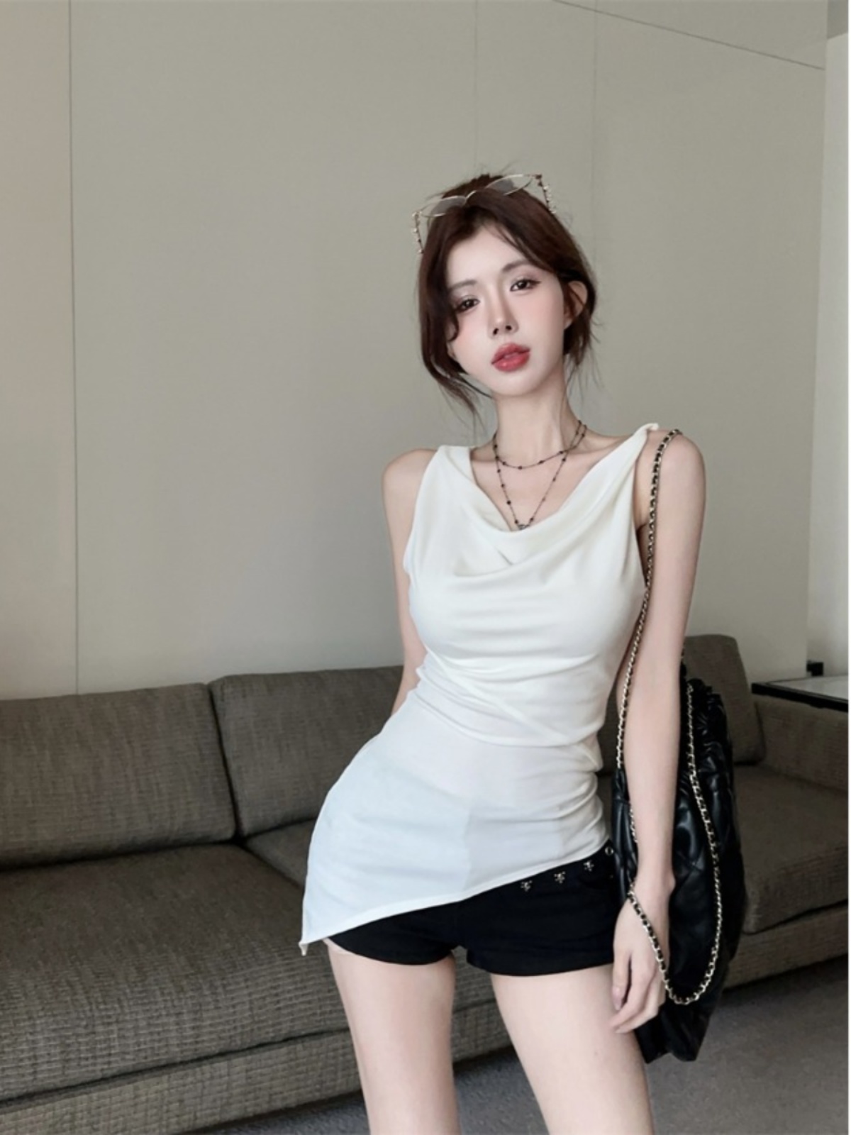 260 grams of rayon, versatile and versatile, exquisite one-shoulder V-neck slim vest, irregular slim fit and elegant top for women