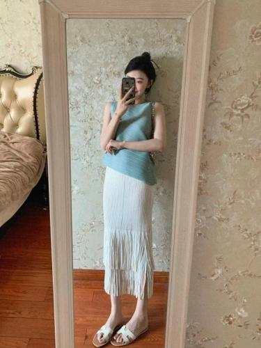 Deng Xiaoma custom-dyed white and elegant Miyake style suit lazy sleeveless vest top pleated tassel skirt for women