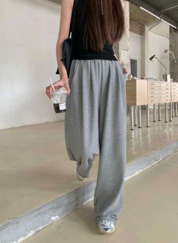 Real shot of loose wide-leg casual pants