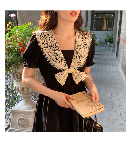 Yang Xiaojuan French retro lace splicing doll collar dress women's summer age-reducing and slimming Hepburn style little black dress