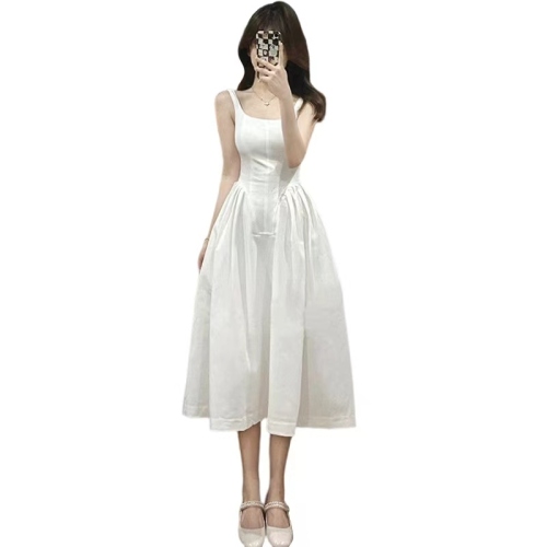 2024 new French Hepburn style white suspender dress for women, gentle waist, slimming and elegant long dress in summer