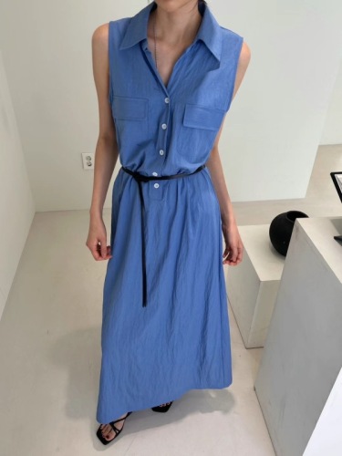 Simple single-breasted summer dress with shirt collar and belt