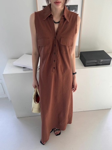 Sleeveless dress, shirt collar, simple distressed long skirt with belt