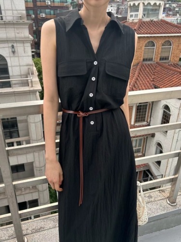 Simple single-breasted summer dress with shirt collar and belt