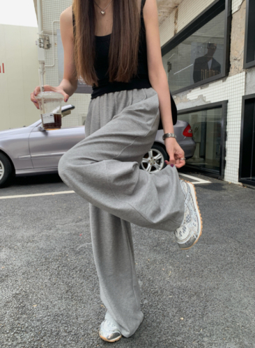 Real shot of loose wide-leg casual pants