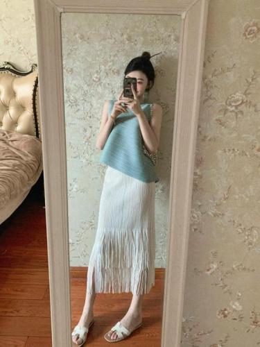 Deng Xiaoma custom-dyed white and elegant Miyake style suit lazy sleeveless vest top pleated tassel skirt for women