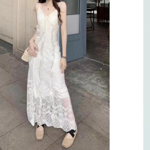 Seaside vacation V-neck lace suspender dress for women 2024 new spring platycodon French temperament fairy long dress