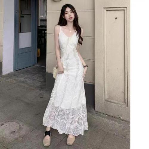 Seaside vacation V-neck lace suspender dress for women 2024 new spring platycodon French temperament fairy long dress