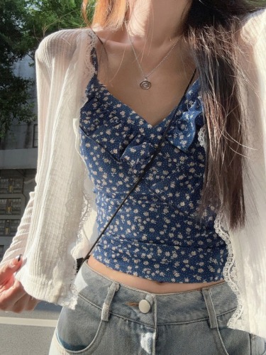 Actual shot ~ Korean floral suspender top, breathable sun protection cardigan, lace splicing jeans fashion suit