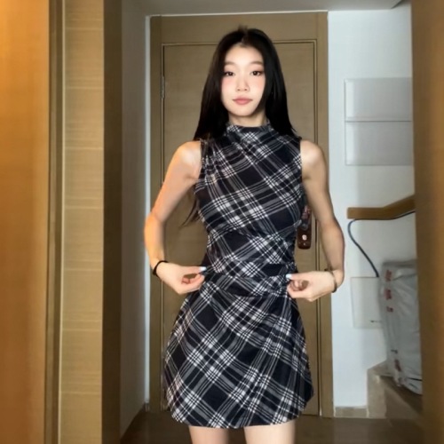 French black plaid sleeveless vest dress for women summer 2024 new temperament hip-hugging short skirt