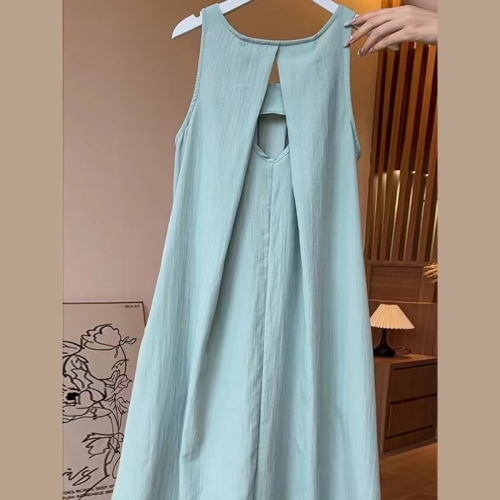 Suspender halterneck dress for women to wear on the beach in Sanya in summer, vacation beach dress, high-end sleeveless vest dress