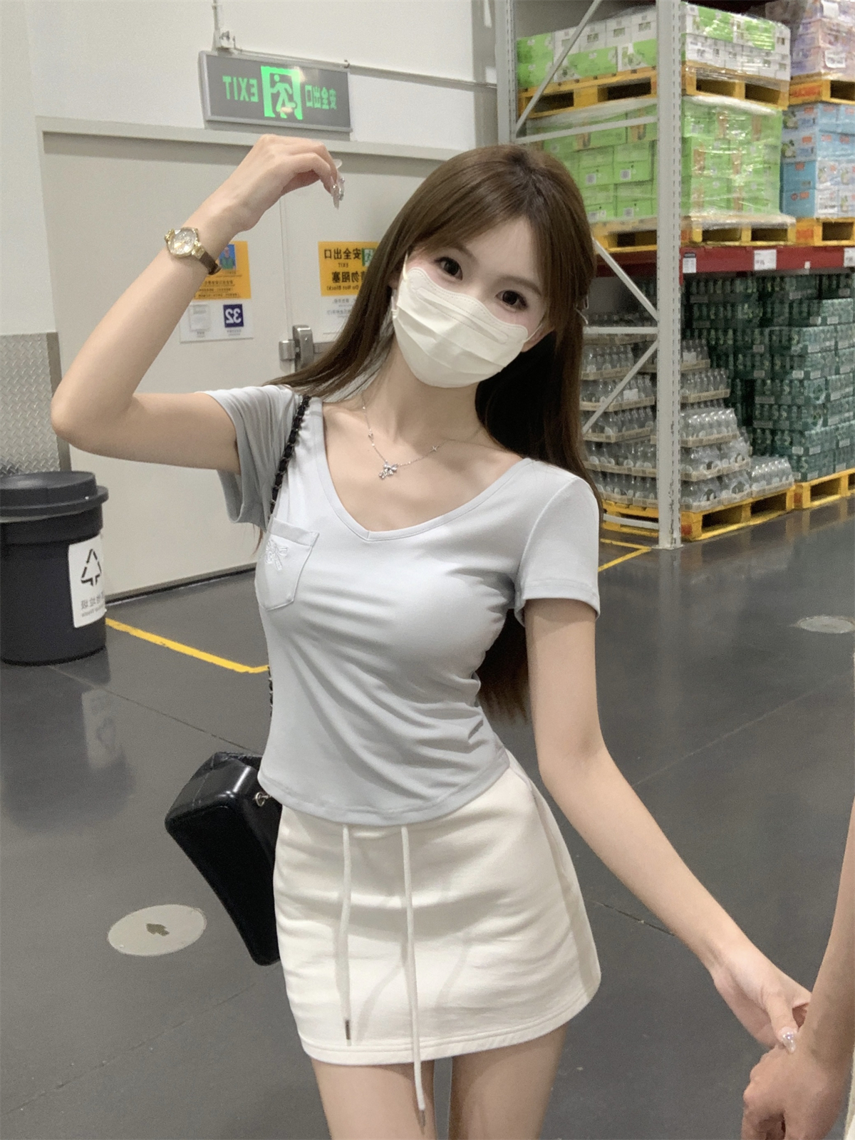 Actual shot of summer Korean style slim fit v-neck pocket embroidered design versatile pure cotton short-sleeved T-shirt top