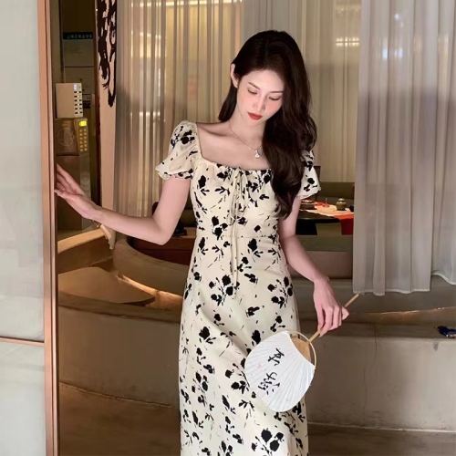 Puff sleeve square neck floral dress for women summer 2024 new style French high-end temperament seaside vacation long dress