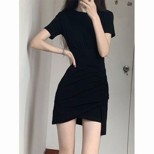 Hepburn style high-end little black dress 2024 new summer pleated design asymmetrical flesh-covering hip dress