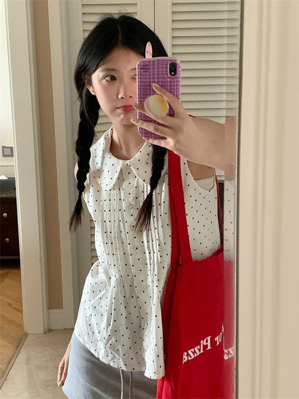 Real shot of polka dot doll collar vest, versatile age-reducing top for women