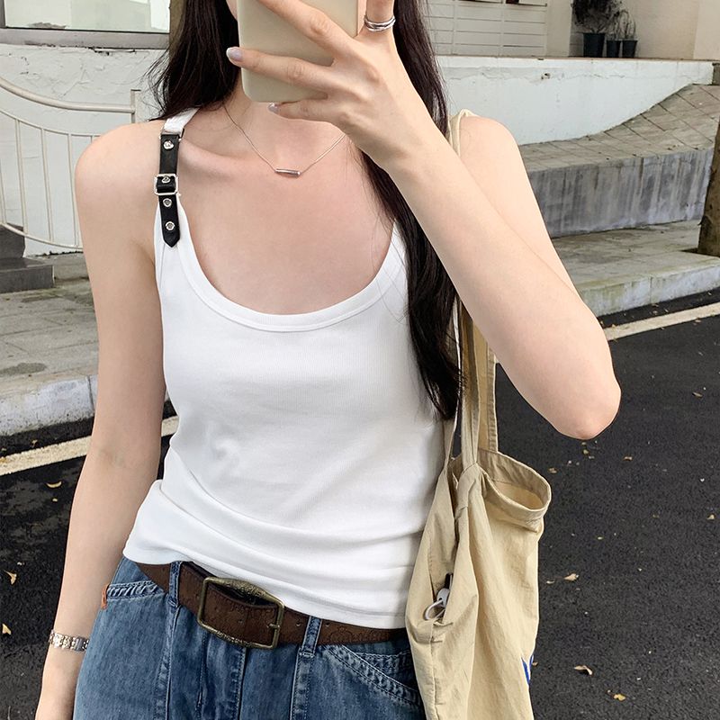 Real photos of hot niche unique leather buckle shoulder strap sleeveless racer vest for women summer outer wear American hot girl top