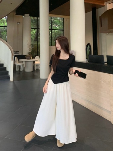 Real shot of irregular slim-fitting tops, designed half-length loose wide-leg culottes, new fashion suits for women