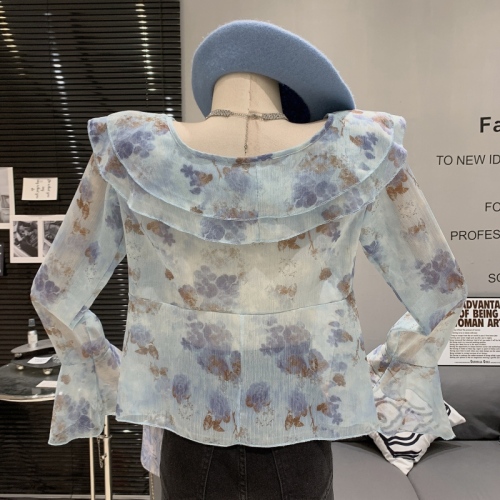 French gentle temperament, sweet ruffled V-neck floral straps, slimming and versatile, western-style trumpet sleeve top