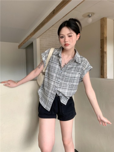 Real shot of retro loose flying sleeve plaid shirt top