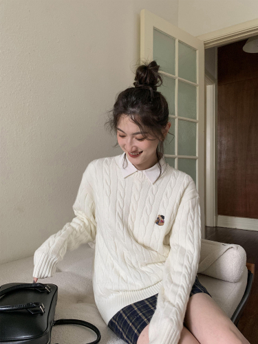 Cable bear embroidered round neck sweater for women autumn 2024 new loose knitted top for little people