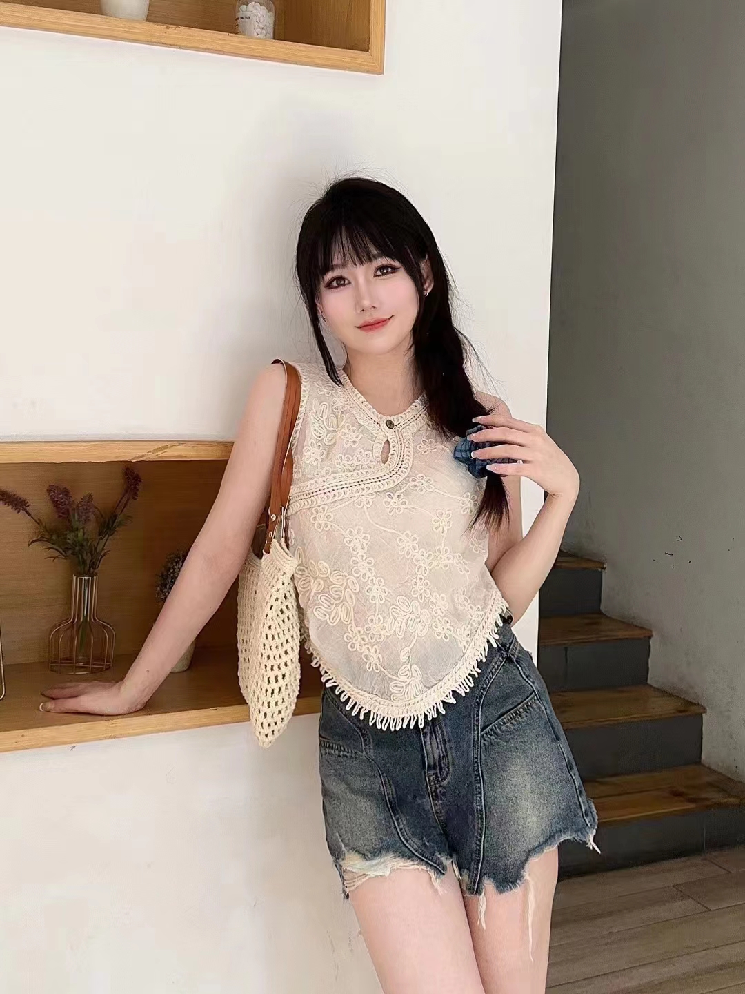 New Chinese style button sleeveless vest for women, summer sweet and spicy layered wear, unique design, fashionable top